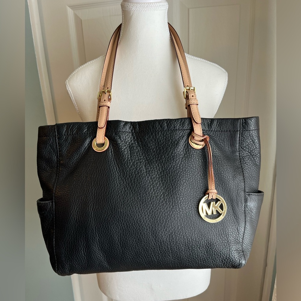 Michael Kors, black shoulder bag.